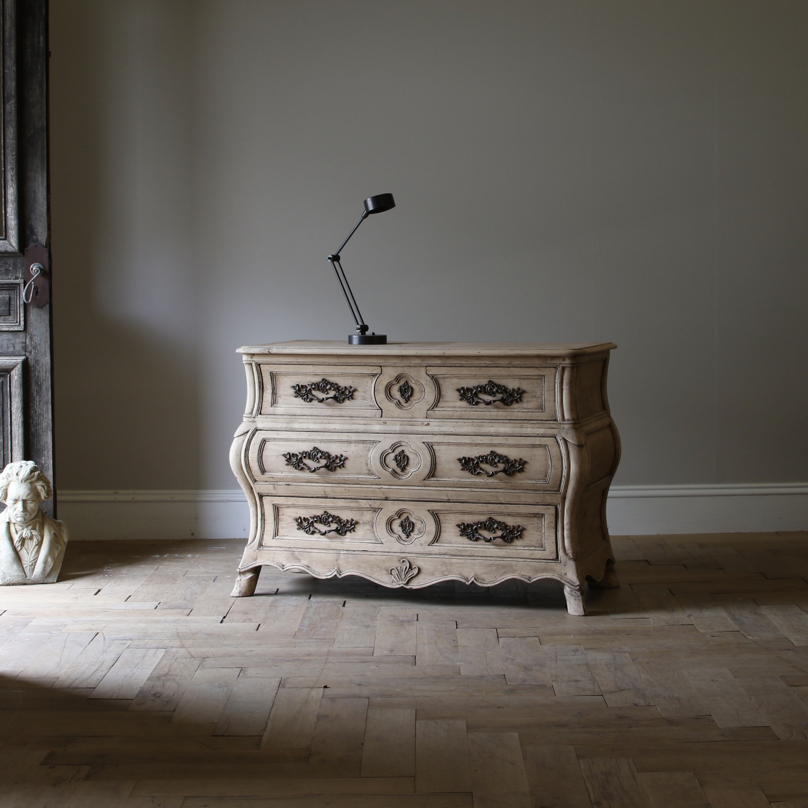 151-90 - Louis XIV Dutch Commode